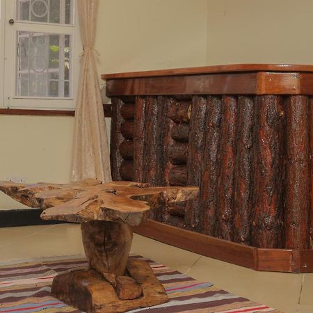 Miika Guest House Энтеббе Экстерьер фото